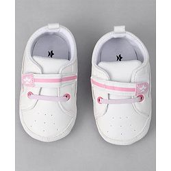 Cute Walk by Babyhug Solid Booties with Velcro Closure - White & Pink