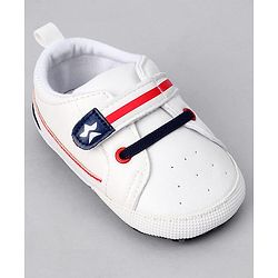 Cute Walk by Babyhug Solid Booties with Velcro Closure - White & Pink