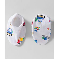 Babyhug 100% Cotton Interlock Knit Cap Mittens & Booties Set With Vehicle Print White - Diameter 9 cm