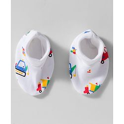 Babyhug 100% Cotton Interlock Knit Cap Mittens & Booties Set With Vehicle Print White - Diameter 9 cm