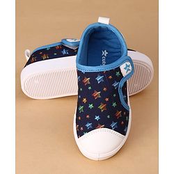 Cute Walk by Babyhug Velcro Closure Casual Shoes with Star Print - Navy Blue