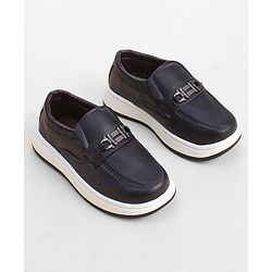 Cute Walk by Babyhug Slip On Loafer with Applique - Black