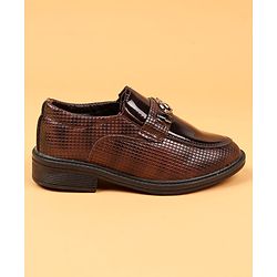 Cute Walk by Babyhug Slip On Solid Oxford Shoes - Brown