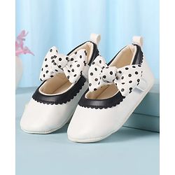Cute Walk by Babyhug Booties with Velcro Closure & Bow Applique - Black