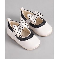 Cute Walk by Babyhug Booties with Velcro Closure & Bow Applique - Black