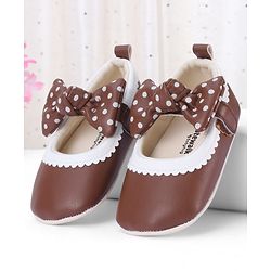 Cute Walk by Babyhug Booties with Velcro Closure & Bow Applique - Black