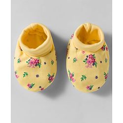 Babyhug 100% Cotton Interlock Knit Cap Mittens & Booties Set With Floral Print Yellow - Diameter 12 cm