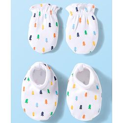Babyhug 100% Cotton Knit Mittens and Bootie Set with Tree - White