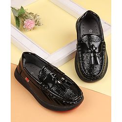 Cute Walk by Babyhug Slip On Oxford Shoes With Applique - Black