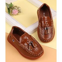 Cute Walk by Babyhug Slip On Oxford Shoes With Applique - Black