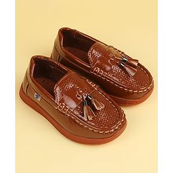 Cute Walk by Babyhug Slip On Oxford Shoes With Applique - Black