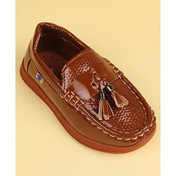Cute Walk by Babyhug Slip On Oxford Shoes With Applique - Black