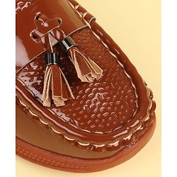 Cute Walk by Babyhug Slip On Oxford Shoes With Applique - Black