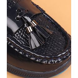 Cute Walk by Babyhug Slip On Oxford Shoes With Applique - Black