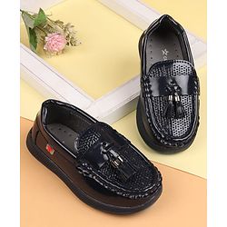 Cute Walk by Babyhug Slip On Oxford Shoes With Applique - Black