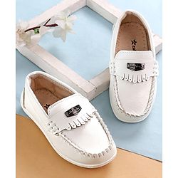 Cute Walk by Babyhug Solid Slip on Loafers With Applique - White
