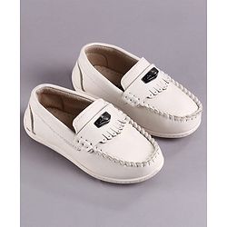 Cute Walk by Babyhug Solid Slip on Loafers With Applique - White