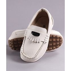 Cute Walk by Babyhug Solid Slip on Loafers With Applique - White