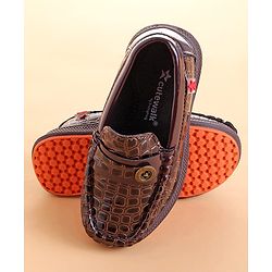 Cute Walk by Babyhug Loafer With Textured Design & Button Applique - Brown