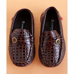 Cute Walk by Babyhug Loafer With Textured Design & Button Applique - Brown