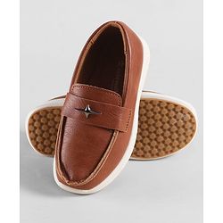 Cute Walk by Babyhug Solid Color Loafers with 3D Applique - Brown