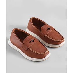 Cute Walk by Babyhug Solid Color Loafers with 3D Applique - Brown