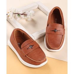Cute Walk by Babyhug Solid Color Loafers with 3D Applique - Brown
