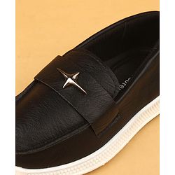 Cute Walk by Babyhug Solid Color Loafers with 3D Applique - Brown