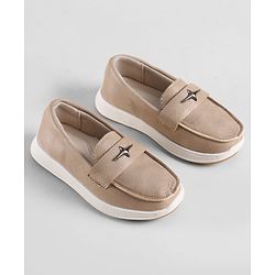 Cute Walk by Babyhug Solid Color Loafers with 3D Applique - Brown