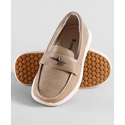 Cute Walk by Babyhug Solid Color Loafers with 3D Applique - Brown
