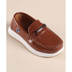 Cute Walk by Babyhug Solid Color Loafers with 3D Applique - Brown