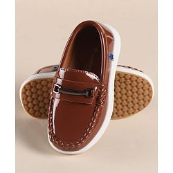 Cute Walk by Babyhug Solid Color Loafers with 3D Applique - Brown