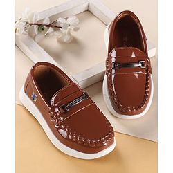 Cute Walk by Babyhug Solid Color Loafers with 3D Applique - Brown