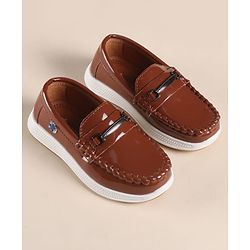 Cute Walk by Babyhug Solid Color Loafers with 3D Applique - Brown