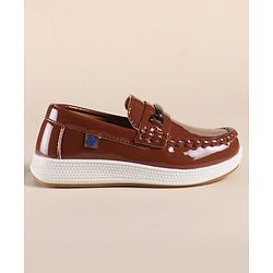 Cute Walk by Babyhug Solid Color Loafers with 3D Applique - Brown