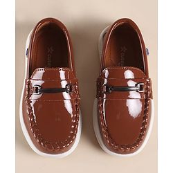 Cute Walk by Babyhug Solid Color Loafers with 3D Applique - Brown