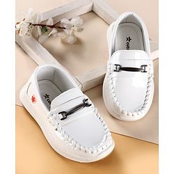 Cute Walk by Babyhug Solid Color Loafers with 3D Applique - Brown