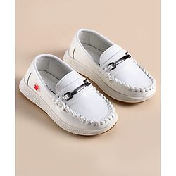 Cute Walk by Babyhug Solid Color Loafers with 3D Applique - Brown