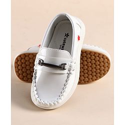 Cute Walk by Babyhug Solid Color Loafers with 3D Applique - Brown