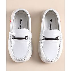 Cute Walk by Babyhug Solid Color Loafers with 3D Applique - Brown