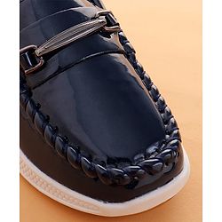 Cute Walk by Babyhug Solid Color Loafers with 3D Applique - Brown