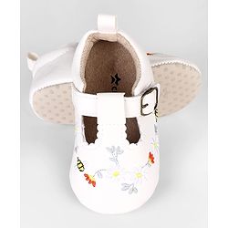 Cute Walk by Babyhug Velcro Closure Booties with Embroidery - Pink
