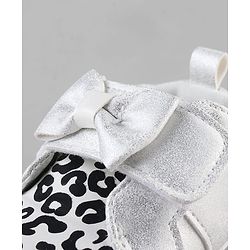 Cute Walk by Babyhug Booties With Velcro Closure & Bow Applique - Pink