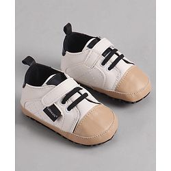 Cute Walk by Babyhug Velcro Closure Booties - Blue