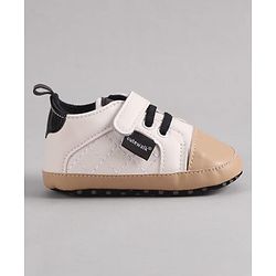 Cute Walk by Babyhug Velcro Closure Booties - Blue