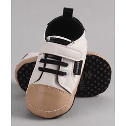 Cute Walk by Babyhug Velcro Closure Booties - Blue