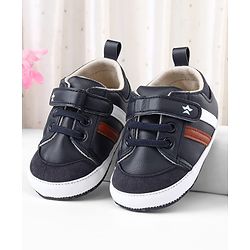 Cute Walk by Babyhug Solid Booties With Velcro Closure - White