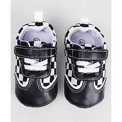 Cute Walk by Babyhug Booties With Velcro Closure & Checks Print - Brown