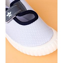 Cute Walk by Babyhug Velcro Closure Solid Casual Shoes - Grey
