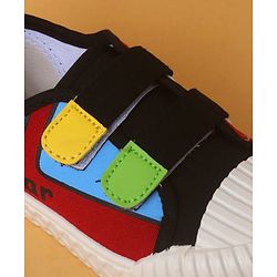 Cute Walk by Babyhug Casual Shoes with Velcro Closure And  Color Block Detailing - Black & Yellow
